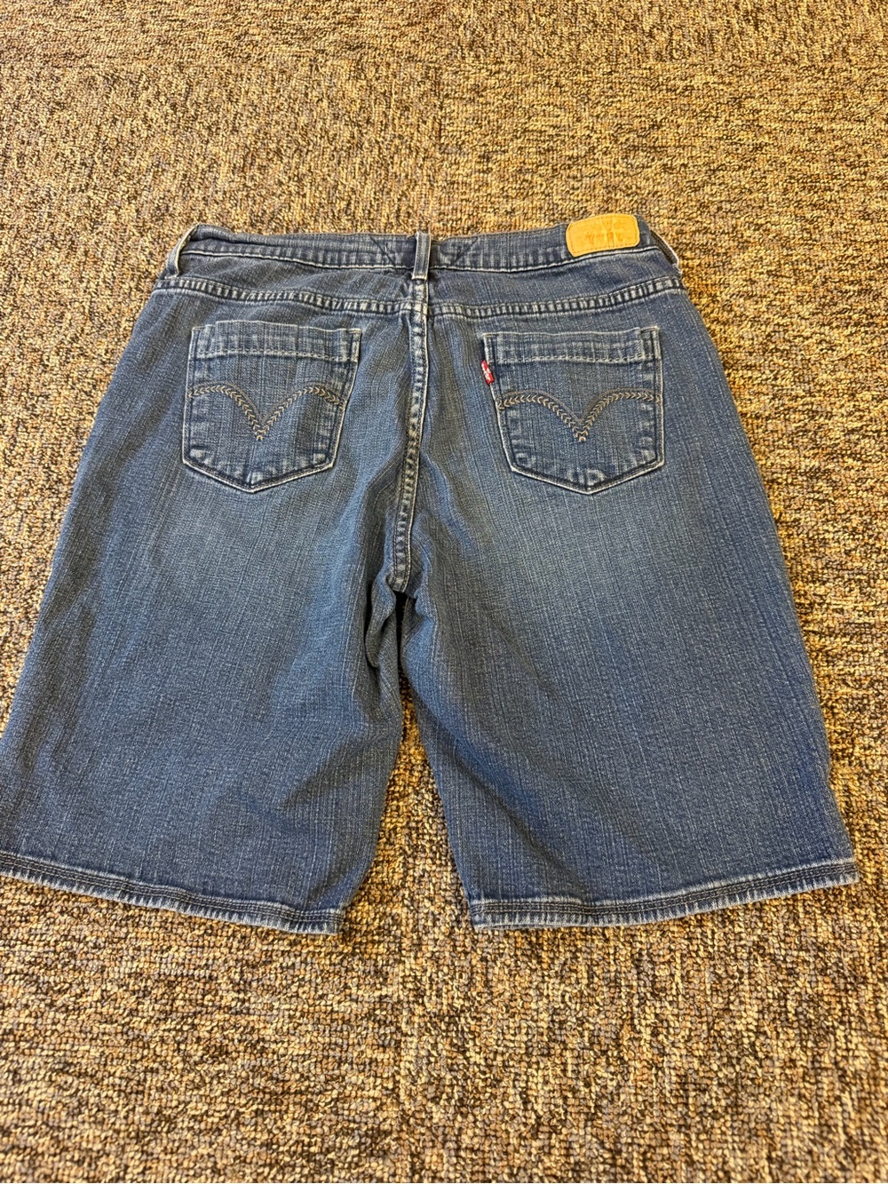 Vintage Levi's Women's Dark Blue Denim Size 8 Bermuda Shorts - Picture 5 of 9